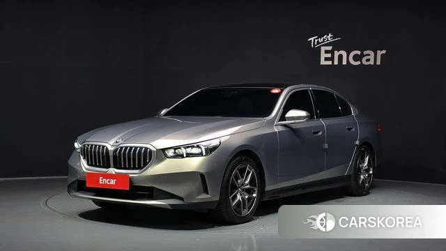 BMW 5 Series (G60) 2025 Песочный из Кореи