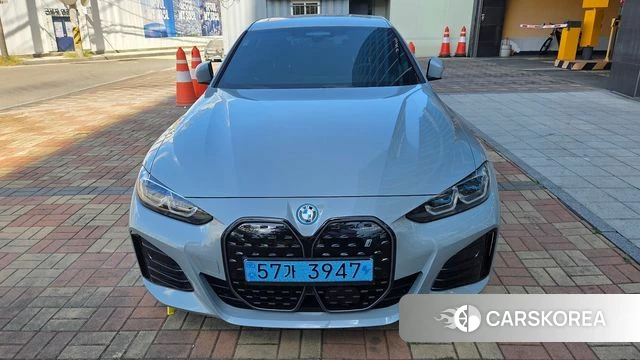 BMW i4 2023 Небесно-голубой из Кореи