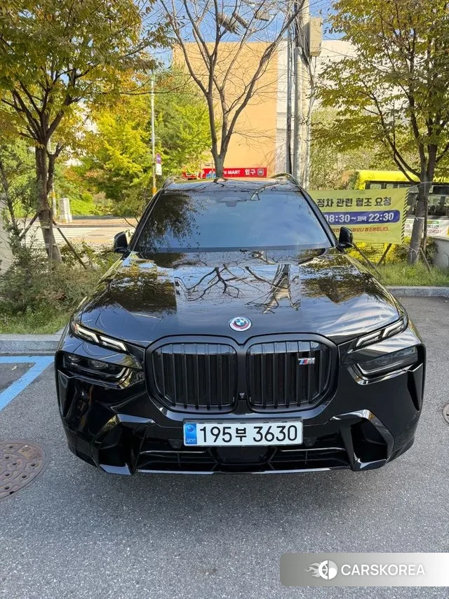 BMW X7 (G07) 2023 Черный из Кореи