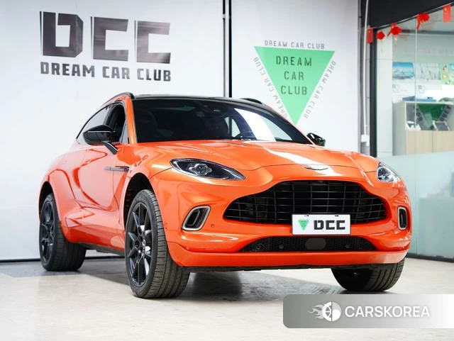 Aston Martin DBX 2022 Оранжевый из Китая