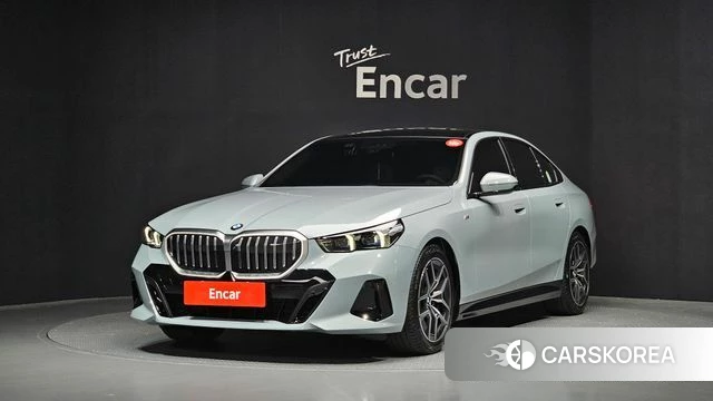 BMW 5 Series (G60) 2025 Серебристо-серый из Кореи