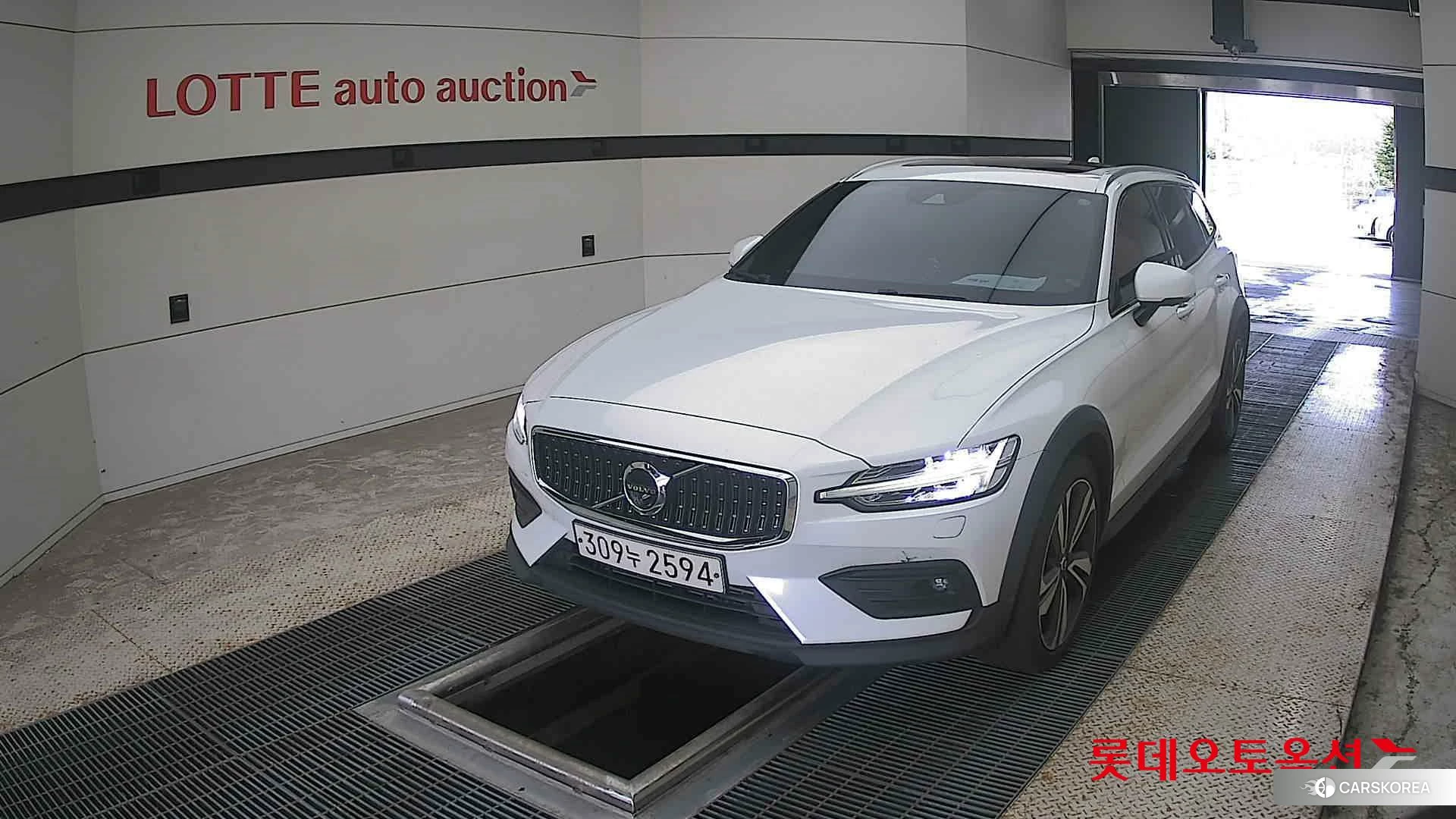 Volvo Volvo V60CCT5 AWD 2020 Белый из Кореи