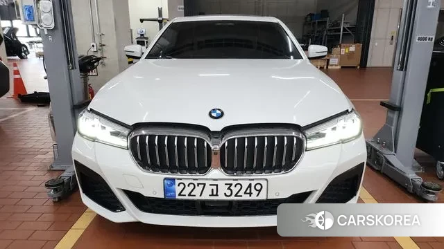 BMW 5 Series (G30) 2023 Белый из Кореи