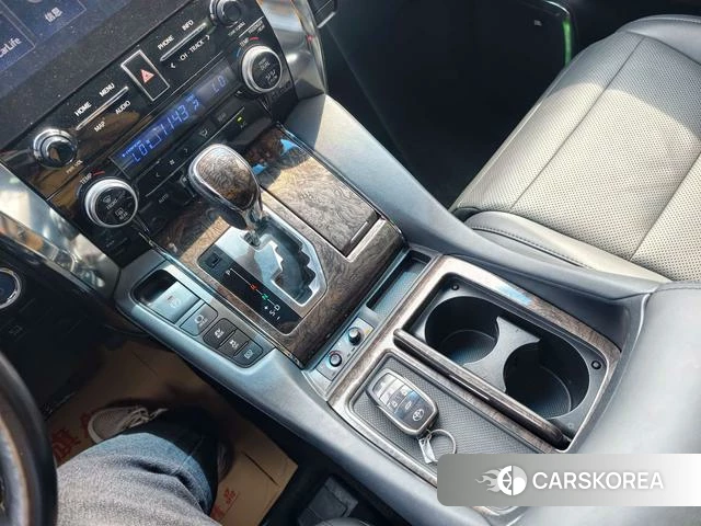 Toyota Elfa 2021 Белый из Китая