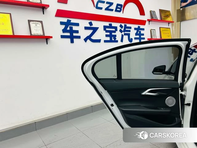 BMW 1 series 2023 Белый из Китая