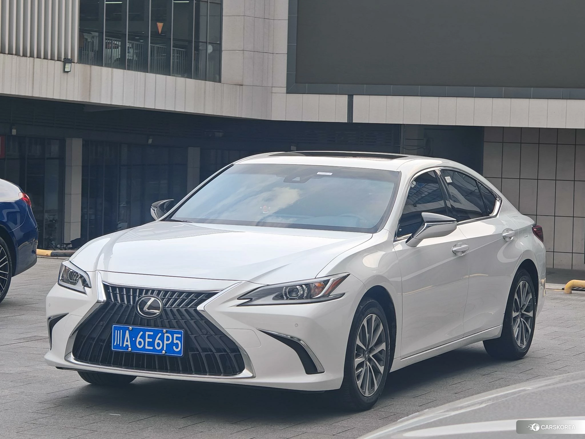 Lexus ES 2022 Белый из Китая