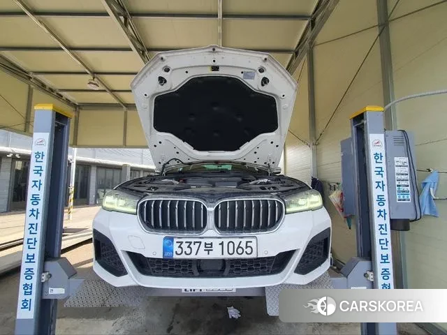 BMW 5 Series (G30) 2022 Белый из Кореи