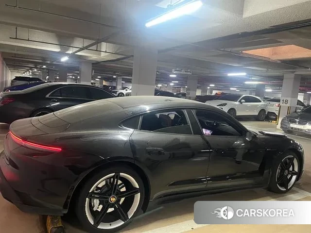 Porsche Taycan 2021 Черный из Кореи