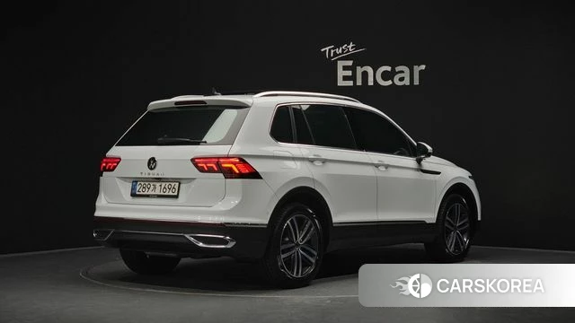 Volkswagen Tiguan second Generation 2021 Белый из Кореи
