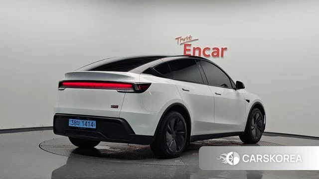 Tesla Model Y 2025 Белый из Кореи