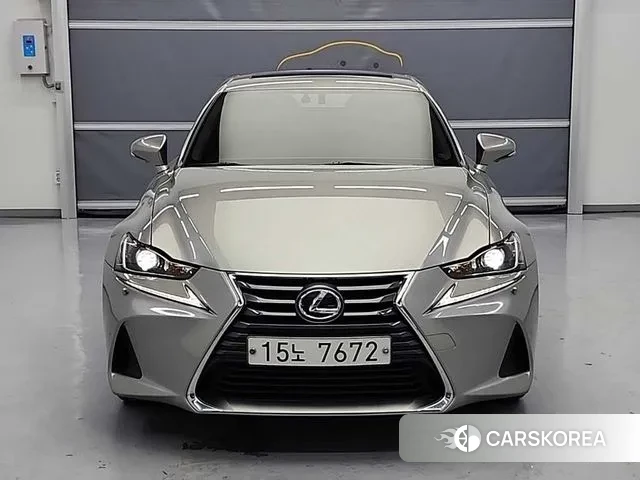 Lexus New IS300 2018 Серебристо-серый из Кореи