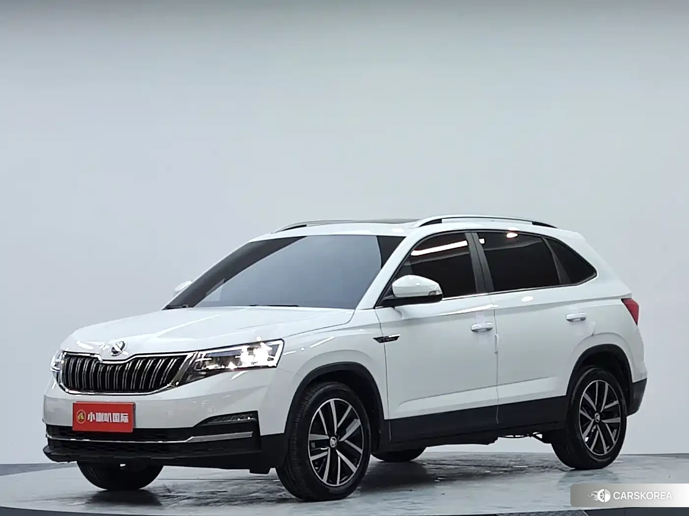 Skoda Komick 2023 Белый из Китая