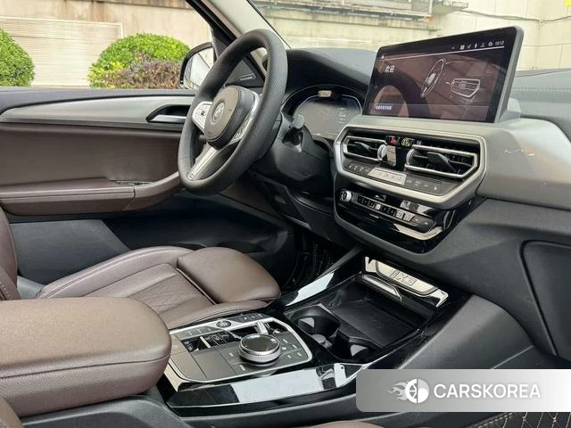 BMW iX3 2023 Черный из Китая