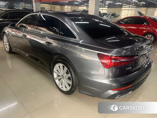 Audi A6L 2022 Темно-серый из Китая