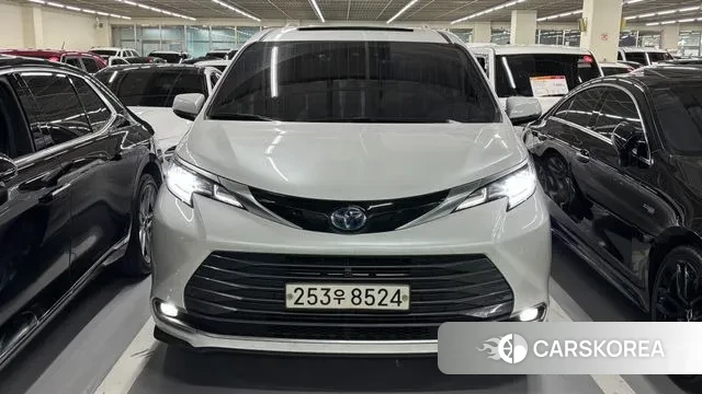 Toyota Sienna 4th Generation 2022 Белый из Кореи
