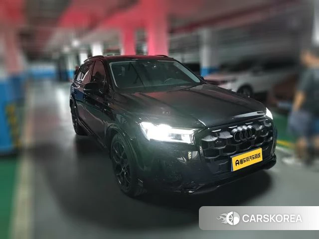 Audi Q7 2025 Черный из Китая