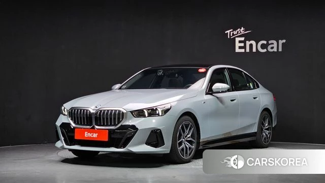 BMW 5 Series (G60) 2024 Серебристо-серый из Кореи
