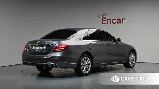 Mercedes-Benz E-Class W213 2018 Серый из Кореи