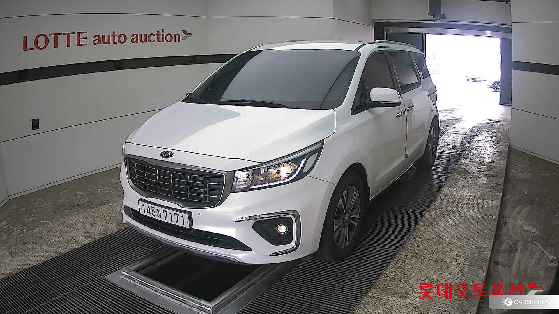 Kia Carnival 2020 Snow White Pearl (optional) из Кореи