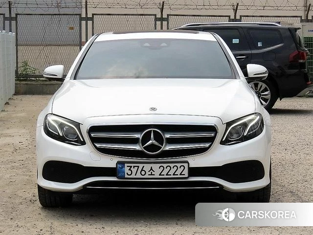 Mercedes-Benz E-Class W213 2018 Белый из Кореи