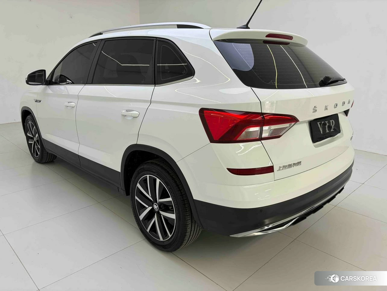Skoda Komick 2023 Белый из Китая