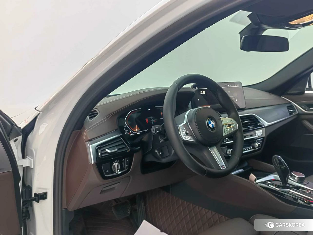 BMW 5 series 2023 Белый из Китая