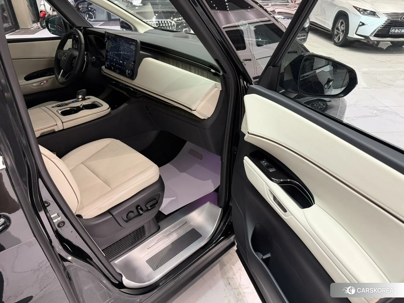 Lexus LM 2023 Черный из Китая