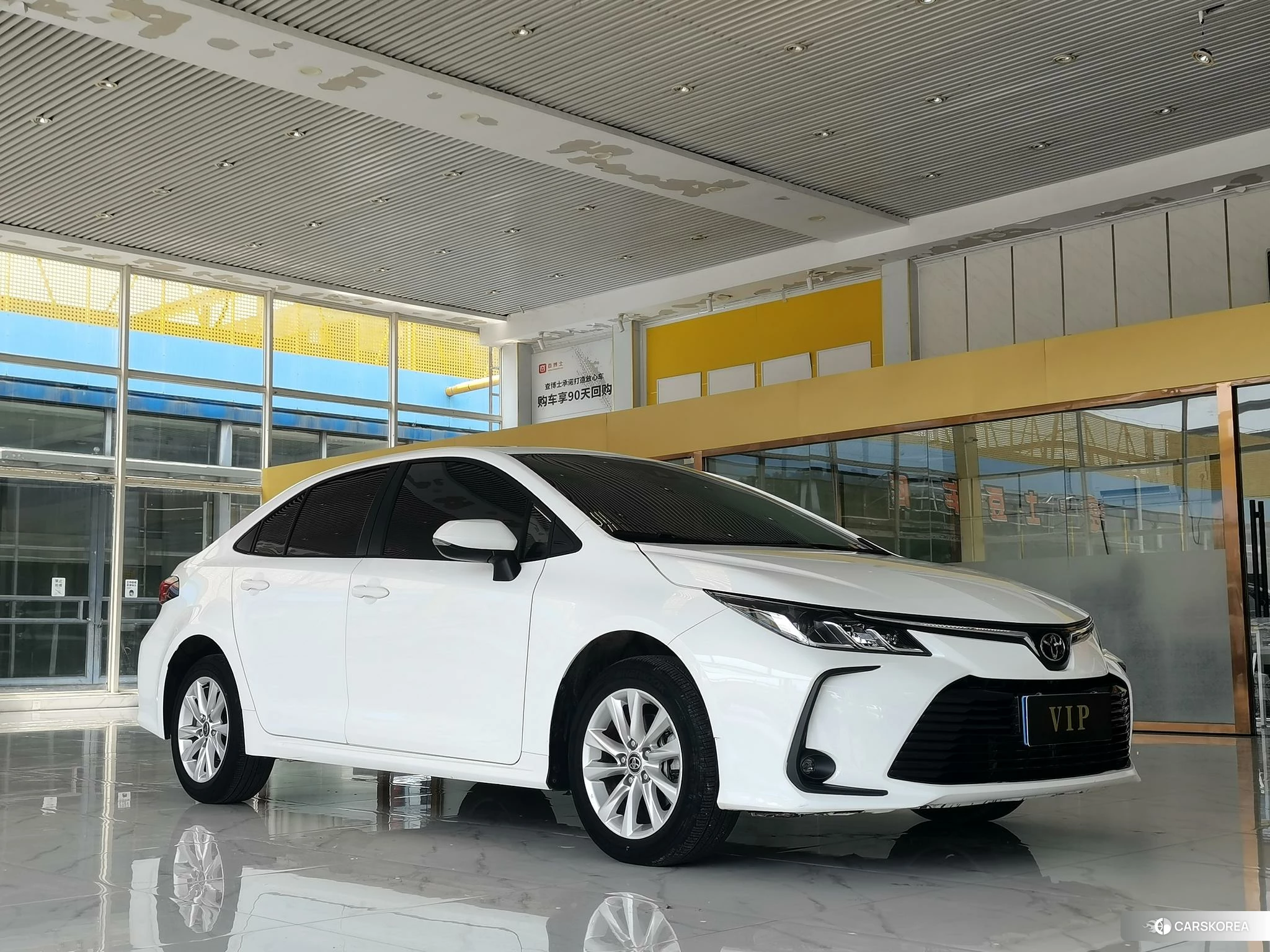 Toyota Corolla 2023 Белый из Китая