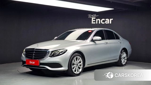Mercedes-Benz E-Class W213 2019 Серебристо-серый из Кореи