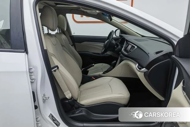 Buick Yinglang 2020 Белый из Китая