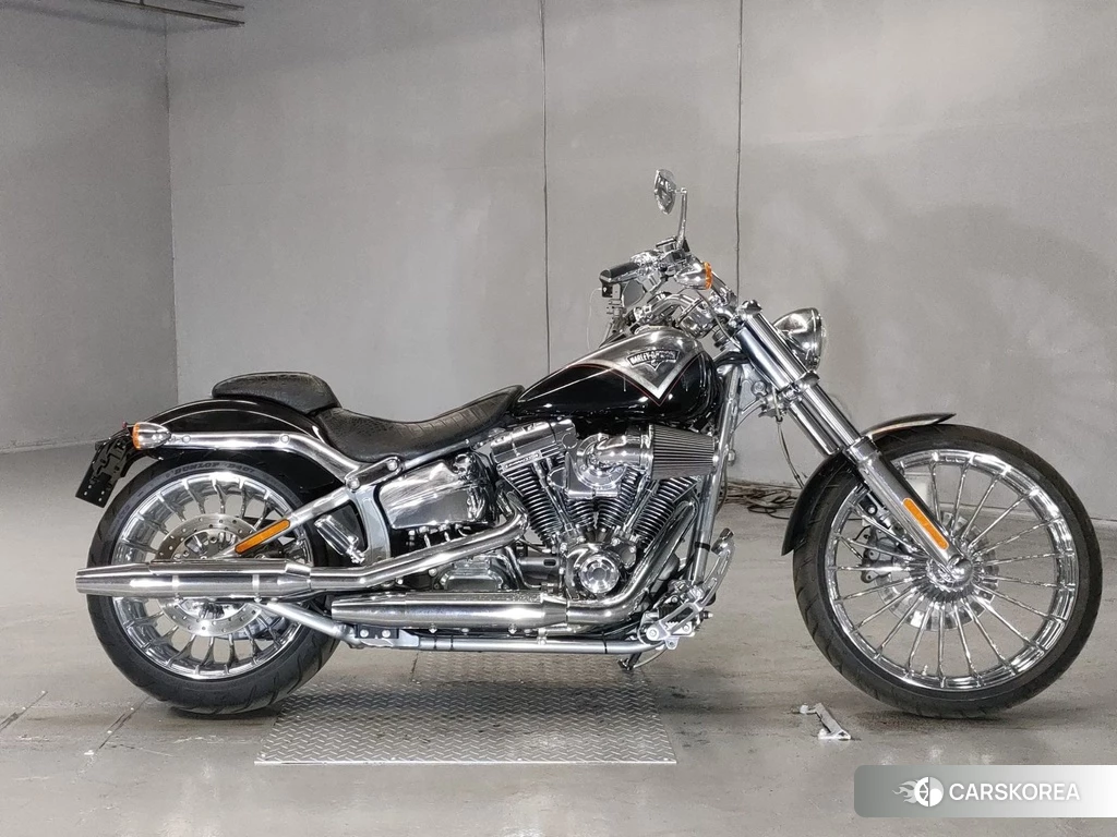 Проданный Harley-Davidson Softail Breakout FXSB CVO 2013 из Японии, фото 2