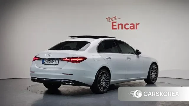 Mercedes-Benz C-Class W205 2022 Белый из Кореи