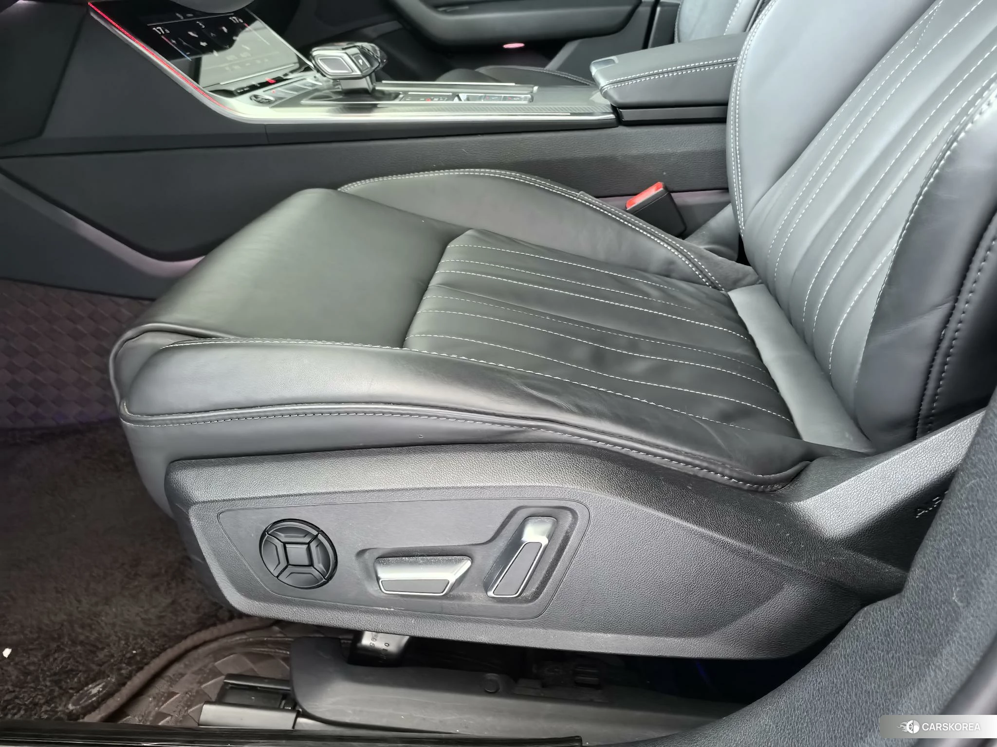 Audi A6L 2022 Черный из Китая