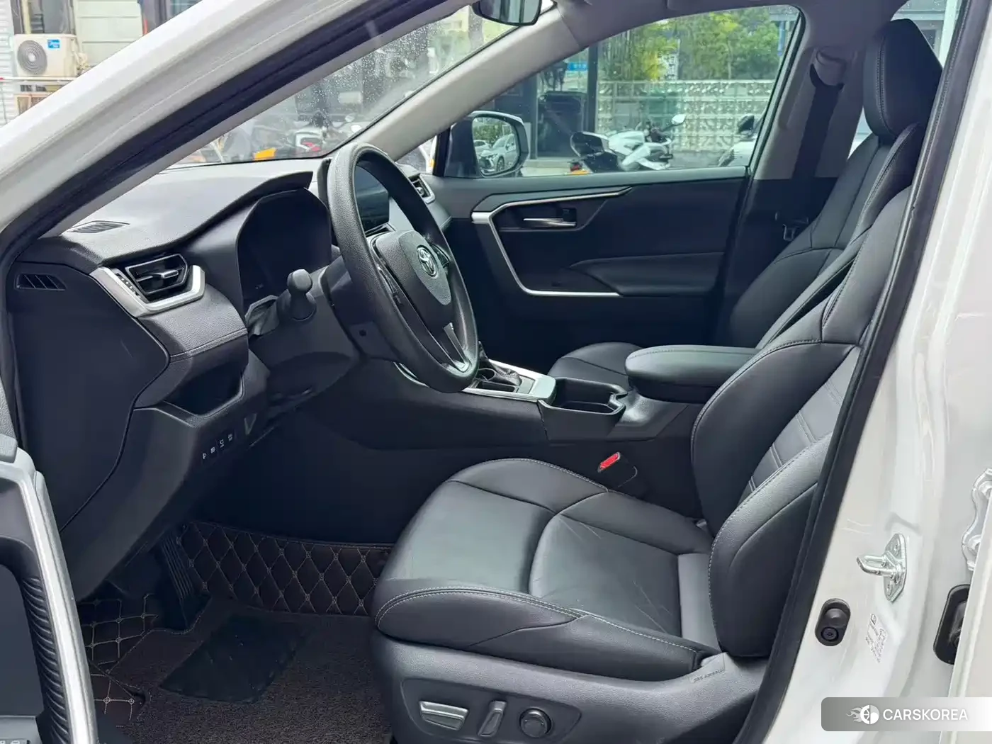 Toyota Wildlander 2023 Белый из Китая