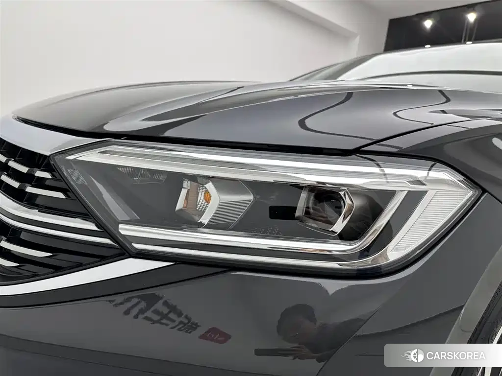 Volkswagen Sagitar 2023 Silver/gray из Китая