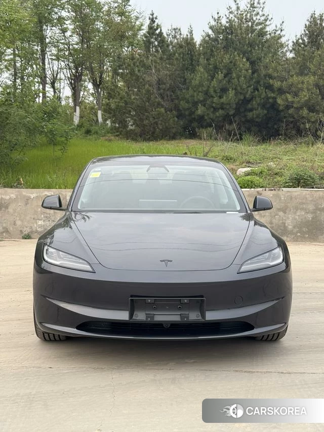 Tesla Model 3 2026 Темно-серый из Китая