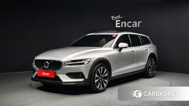 Volvo V60 Cross-Country 2nd Generation 2022 Серебряный из Кореи