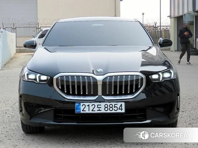 BMW 5 Series (G60) 2025 Черный из Кореи