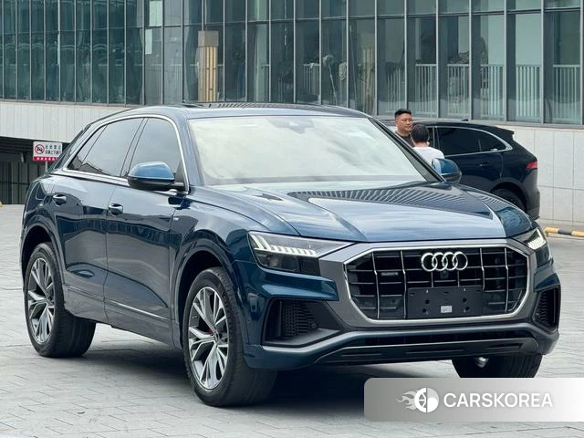 Audi Q8 2021 Синий из Китая
