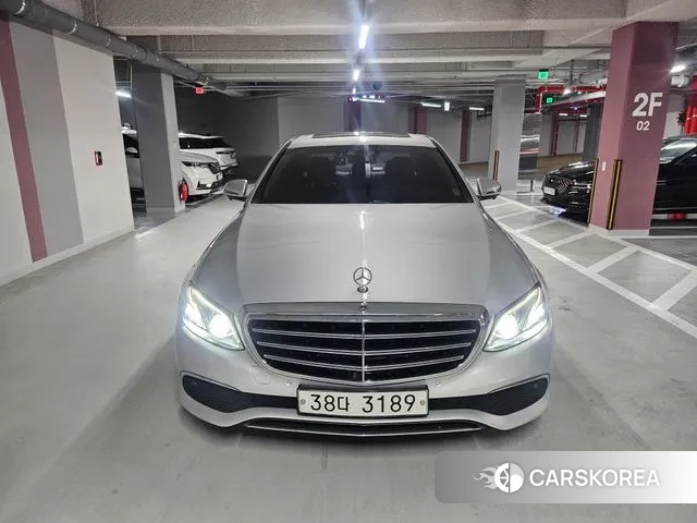Mercedes-Benz E-Class W213 2018 Серебряный из Кореи