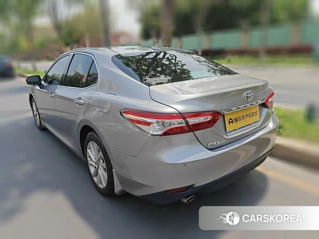 Toyota Camry 2021 Серебристо-серый из Китая
