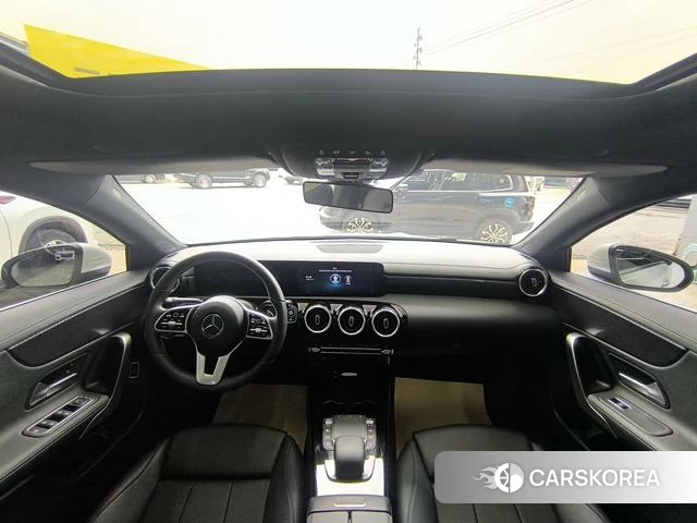 Mercedes-Benz Class A 2021 Белый из Китая