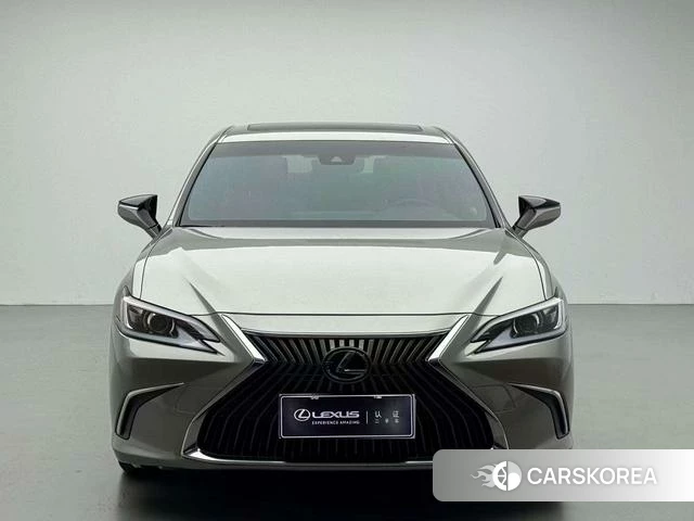 Lexus ES 2021 Серебристо-серый из Китая