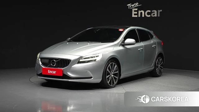 Volvo V40 2018 Серебристо-серый из Кореи