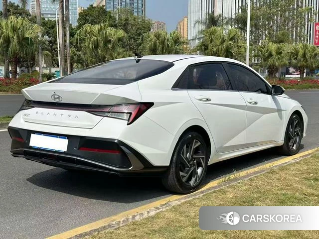 Hyundai Elantra 2024 Белый из Китая