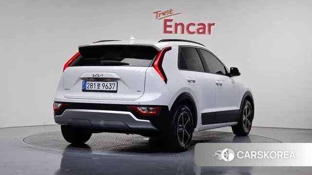 Kia Di Ol Nu Niro 2022 Белый из Кореи