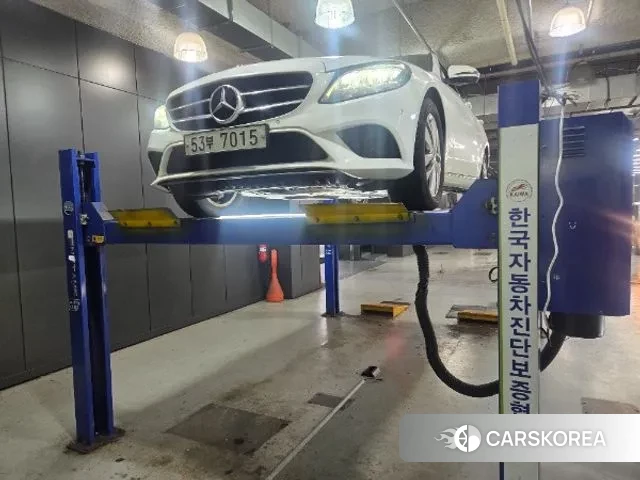 Mercedes-Benz C-Class W205 2019 Белый из Кореи