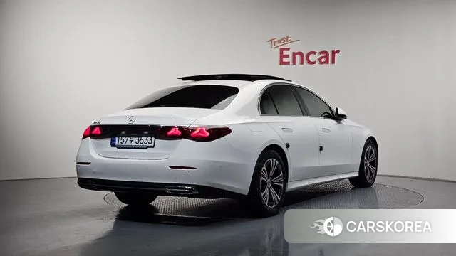 Mercedes-Benz E-Class W214 2024 Белый из Кореи