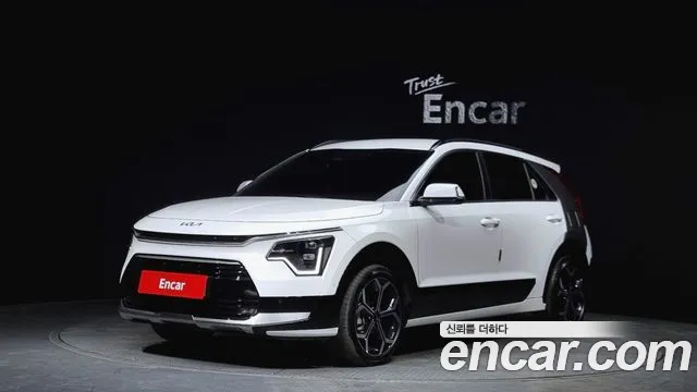Kia Di Ol Nu Niro 2023 Белый из Кореи