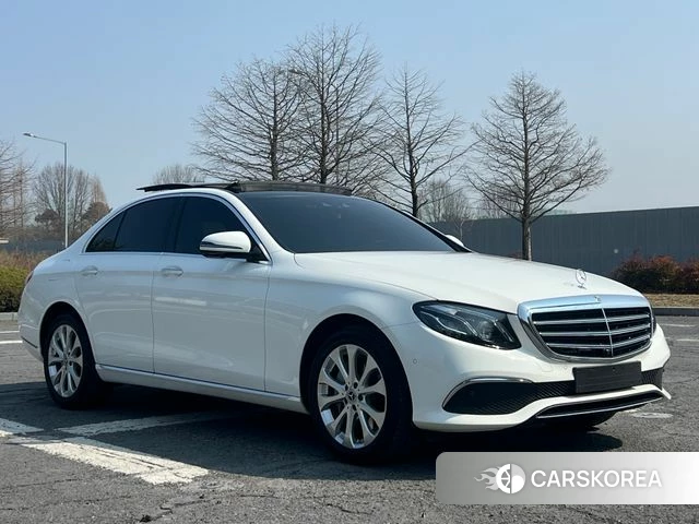 Mercedes-Benz E-Class W213 2019 Белый из Кореи
